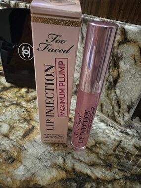 New Too Faced Lip Injection Maximum Plump Lip Gloss - Lavender Daze-Holographic💕